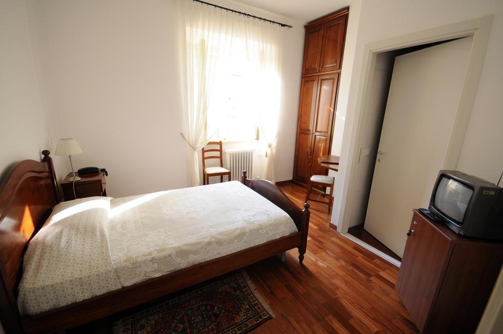 Guest House Domus Urbino Eksteriør bilde